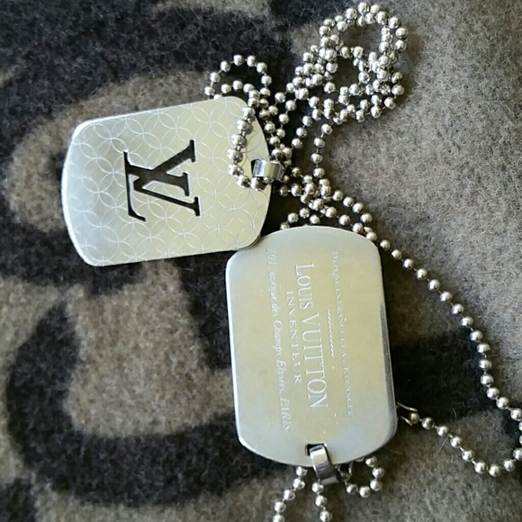 louis vuitton dog tag